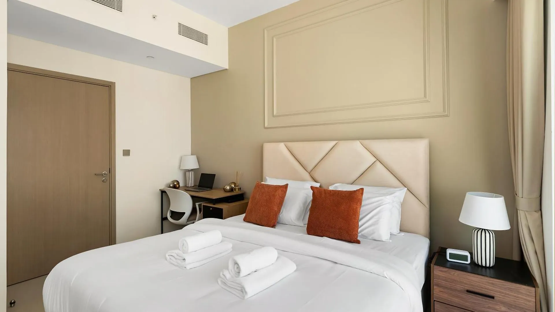 New! Panoramic Burj Khalifa Views At Burj Royale Apartment Dubai